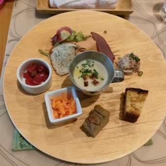 ビットコインに並ぶ人気のフォルスクラブの広告について